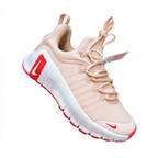 Nike Free Metcon 6 Women's Training Shoes | Light pink with bright pink accents | Breathable mesh + Flywire support | Flexible forefoot + stable heel | Suitable for HIIT and weightlifting