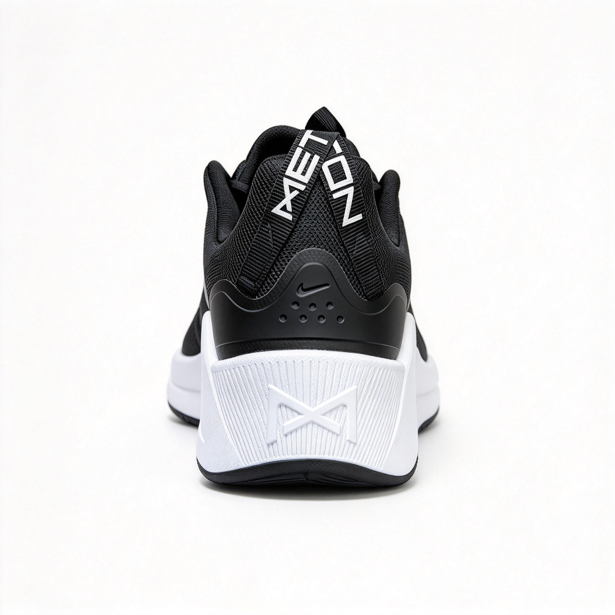 Nike Free Metcon 7 Men's Training Shoes | Black/White/Metallic Silver | Flexible forefoot + stable heel | Breathable mesh upper | Versatile training shoes | Lightweight and durable | Suitable for strength training, HIIT, and cardio