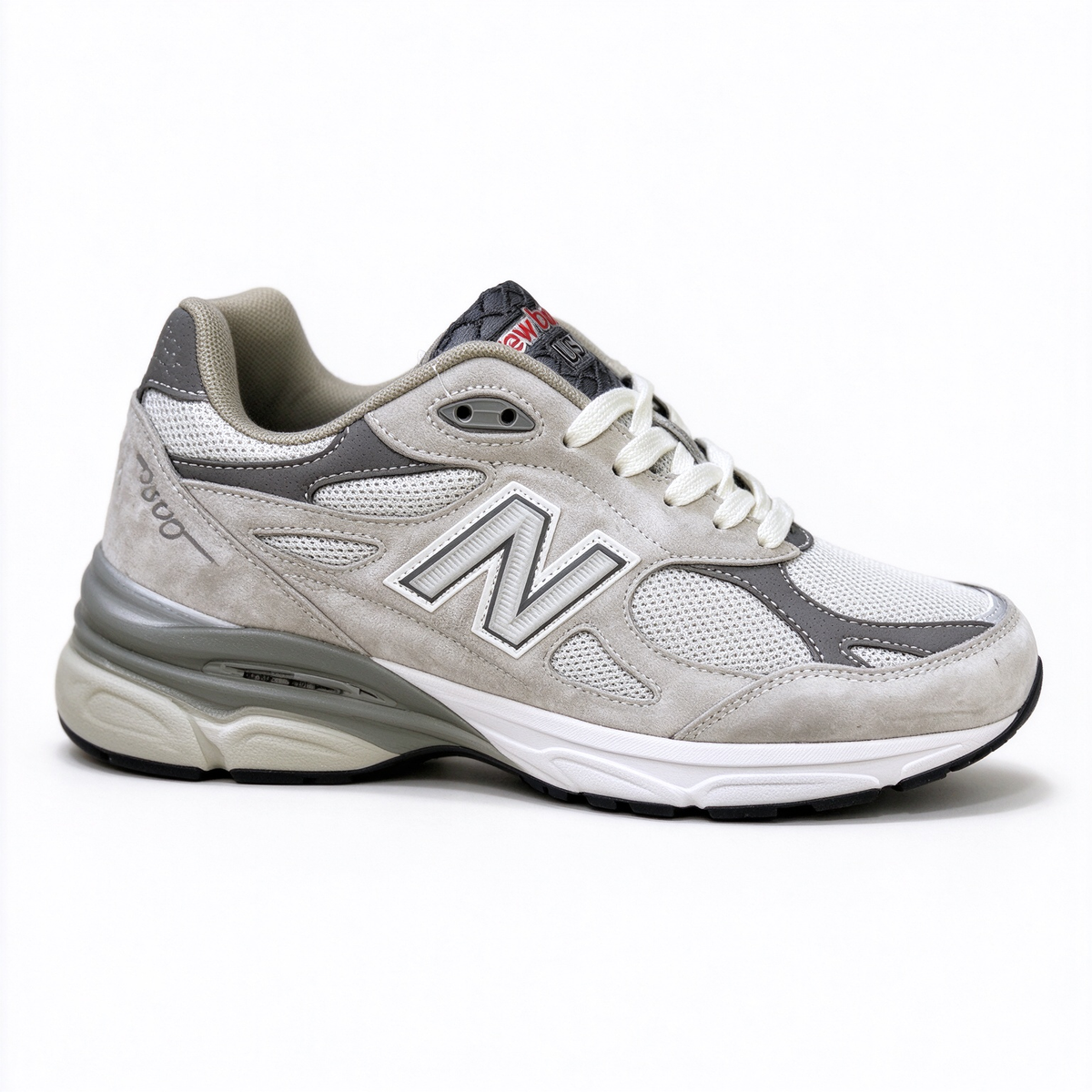 New Balance 990v3 inherits the classic 990 series USA design, iconic castlerock grey colorway. Made of premium pig suede + breathable mesh upper, retro dad shoe silhouette, versatile for daily streetwear.