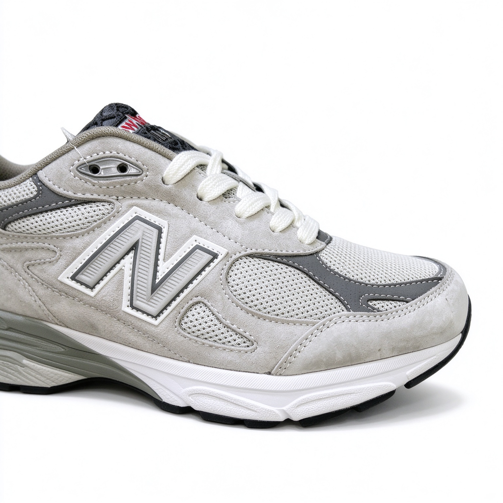 New Balance 990v3 inherits the classic 990 series USA design, iconic castlerock grey colorway. Made of premium pig suede + breathable mesh upper, retro dad shoe silhouette, versatile for daily streetwear.