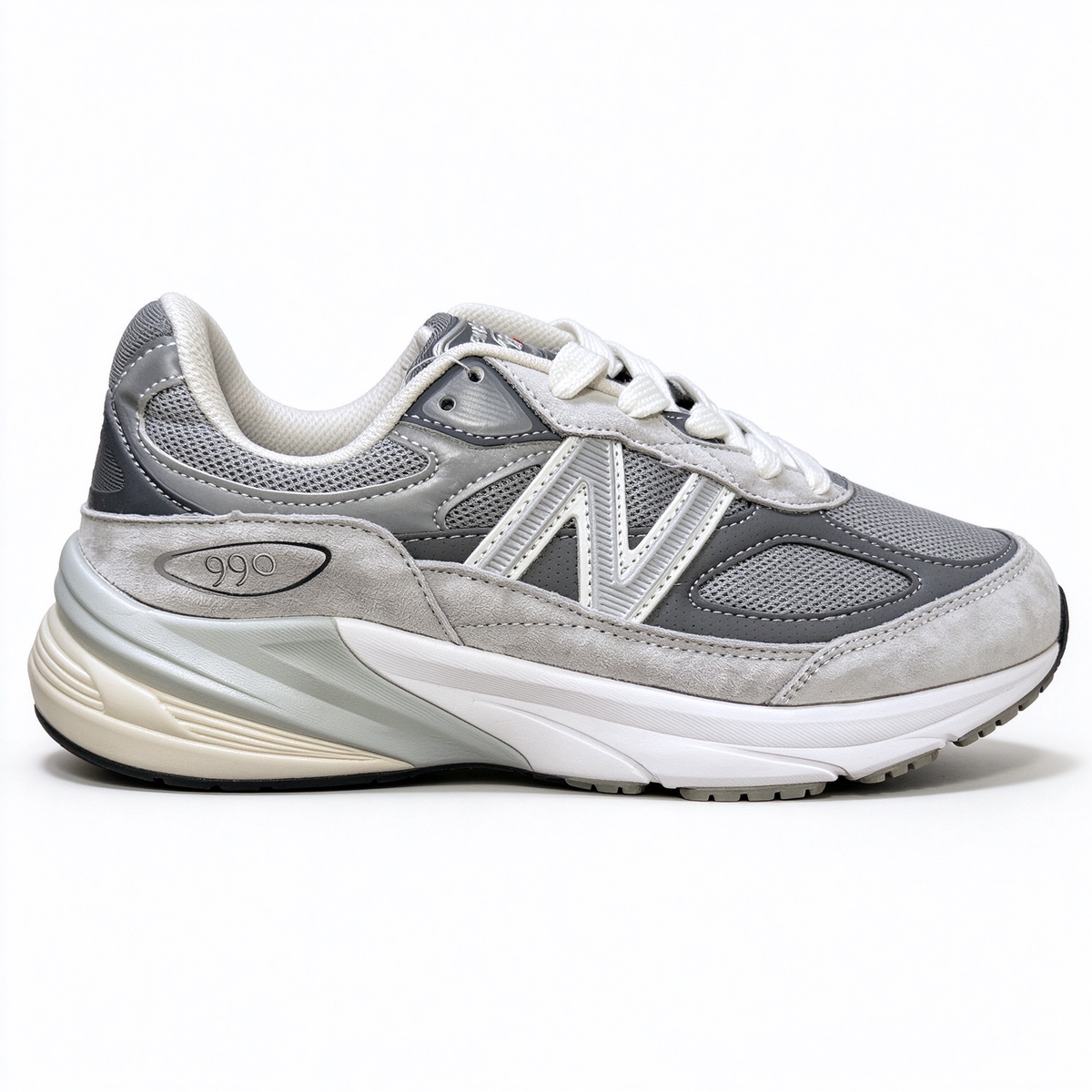 The New Balance 990v6 continues the legendary 990 series heritage, crafted with premium suede and breathable mesh upper. Classic castlerock grey colorway, timeless retro silhouette, perfect for daily outfit matching.