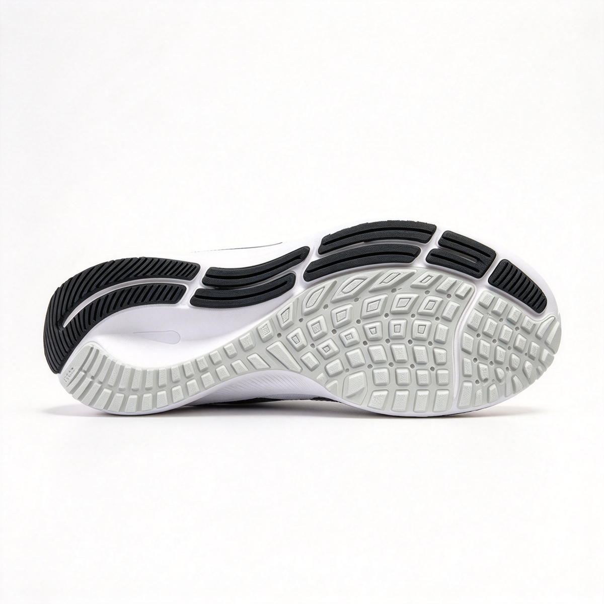 Nike Air Zoom Pegasus – White/Black/Green | React foam + Zoom Air cushioning | Breathable mesh upper | Roomy toe box | Suitable for road running and everyday wear | Unisex